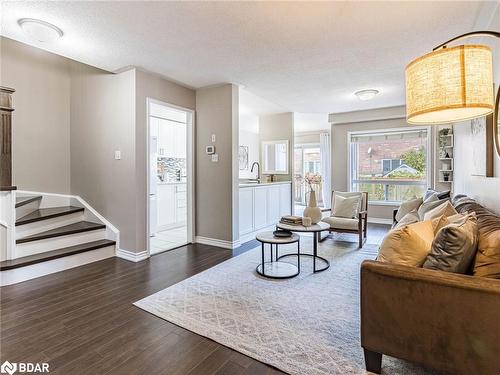 571 Rossellini Drive, Mississauga, ON - Indoor Photo Showing Living Room