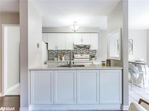 571 Rossellini Drive, Mississauga, ON - Indoor Photo Showing Kitchen With Double Sink