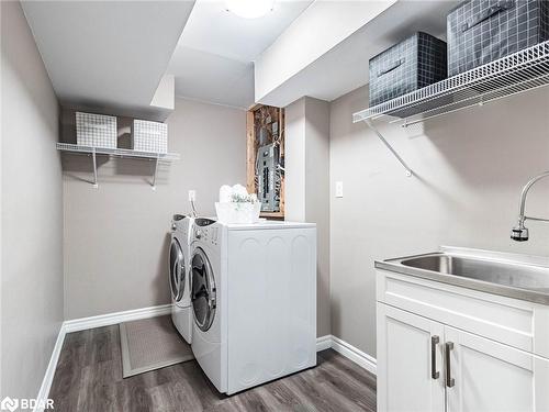 571 Rossellini Drive, Mississauga, ON - Indoor Photo Showing Laundry Room