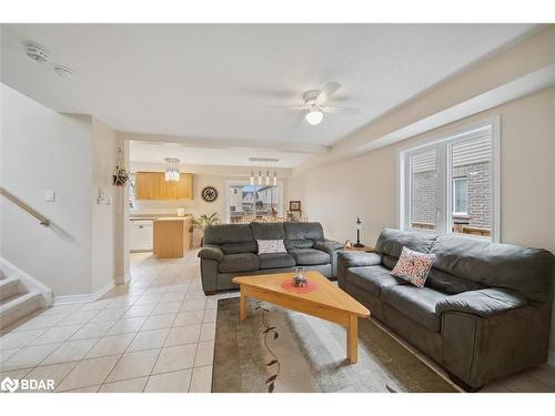 37 Gunsolus Road, Lindsay, ON - Indoor Photo Showing Living Room