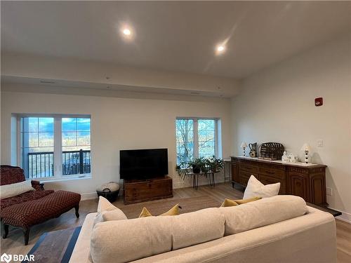 224-121 Mary Street, Creemore, ON - Indoor Photo Showing Living Room