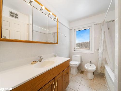 3146 Wasdell Falls Road, Washago, ON - Indoor Photo Showing Bathroom