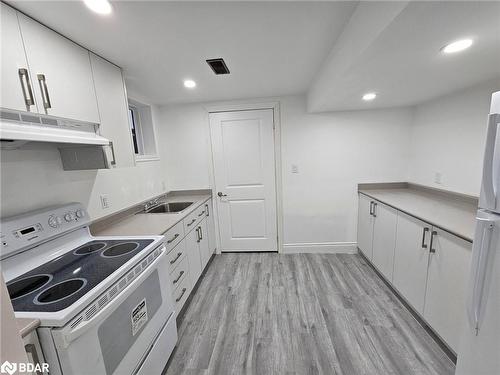 Bsmt-167 Steel Street, Barrie, ON - Indoor Photo Showing Kitchen