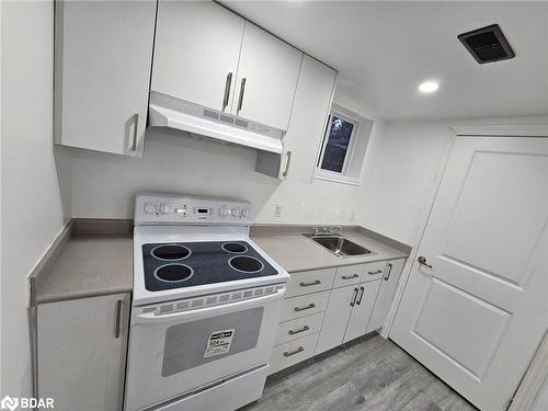 Bsmt-167 Steel Street, Barrie, ON - Indoor Photo Showing Kitchen