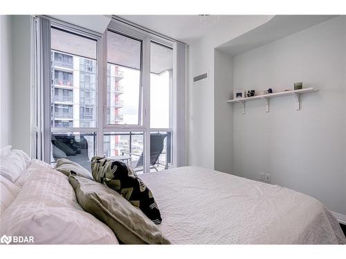 1710-75 Eglinton Avenue W, Mississauga, ON - Indoor Photo Showing Bedroom