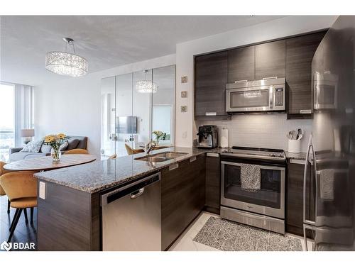 1710-75 Eglinton Avenue W, Mississauga, ON - Indoor Photo Showing Kitchen With Double Sink With Upgraded Kitchen