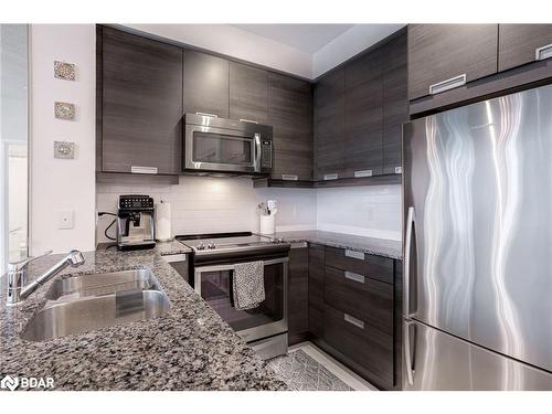 1710-75 Eglinton Avenue W, Mississauga, ON - Indoor Photo Showing Kitchen With Double Sink With Upgraded Kitchen