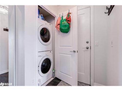 1710-75 Eglinton Avenue W, Mississauga, ON - Indoor Photo Showing Laundry Room