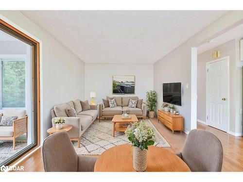 537 Huronia Road, Barrie, ON - Indoor Photo Showing Living Room