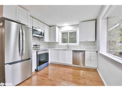 537 Huronia Road, Barrie, ON - Indoor Photo Showing Kitchen