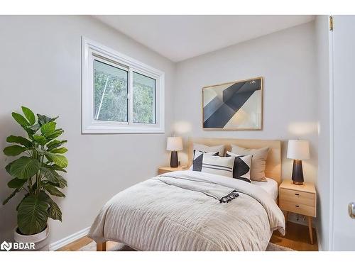 537 Huronia Road, Barrie, ON - Indoor Photo Showing Bedroom