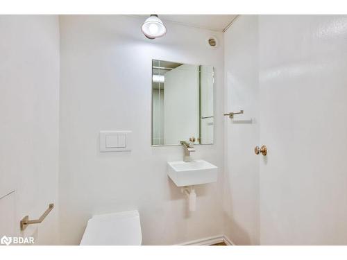 537 Huronia Road, Barrie, ON - Indoor Photo Showing Bathroom