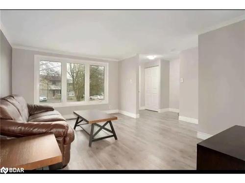 177 Woodside Avenue, Cambridge, ON - Indoor Photo Showing Living Room