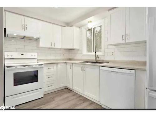 177 Woodside Avenue, Cambridge, ON - Indoor Photo Showing Kitchen