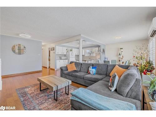 72 Cooper Street, Grand Valley, ON - Indoor Photo Showing Living Room