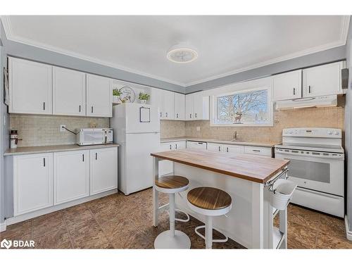 72 Cooper Street, Grand Valley, ON - Indoor Photo Showing Kitchen