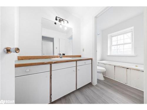 903 James Street, Delhi, ON - Indoor Photo Showing Bathroom