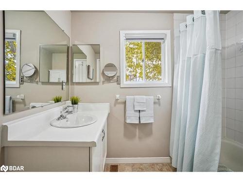 69 Irwin Drive, Barrie, ON - Indoor Photo Showing Bathroom