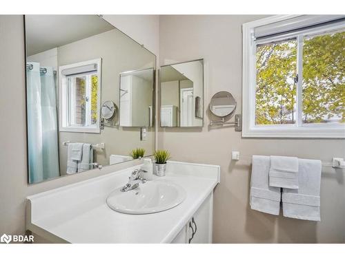 69 Irwin Drive, Barrie, ON - Indoor Photo Showing Bathroom