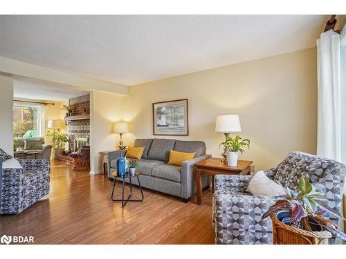 69 Irwin Drive, Barrie, ON - Indoor Photo Showing Living Room