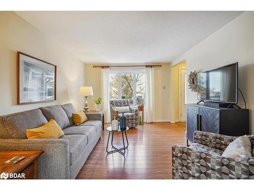 69 Irwin Drive, Barrie, ON - Indoor Photo Showing Living Room