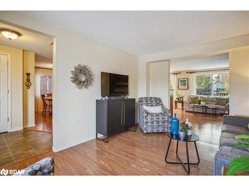 69 Irwin Drive, Barrie, ON - Indoor Photo Showing Living Room