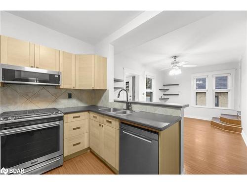 521 St Andrew Street W, Fergus, ON - Indoor Photo Showing Kitchen With Double Sink