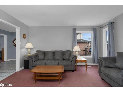 133 Cardinal Street, Barrie, ON - Indoor Photo Showing Living Room