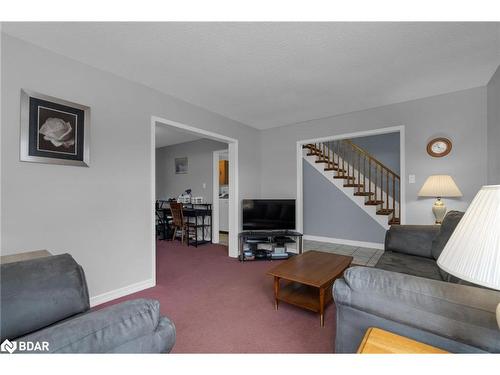 133 Cardinal Street, Barrie, ON - Indoor Photo Showing Living Room