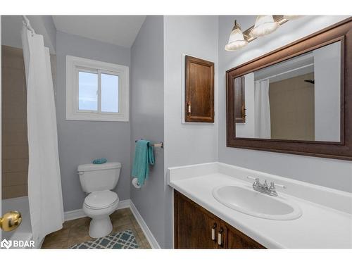 133 Cardinal Street, Barrie, ON - Indoor Photo Showing Bathroom