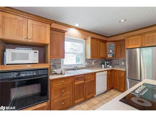 1897 10 Line N, Oro-Medonte, ON - Indoor Photo Showing Kitchen With Double Sink