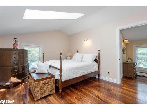 1897 10 Line N, Oro-Medonte, ON - Indoor Photo Showing Bedroom