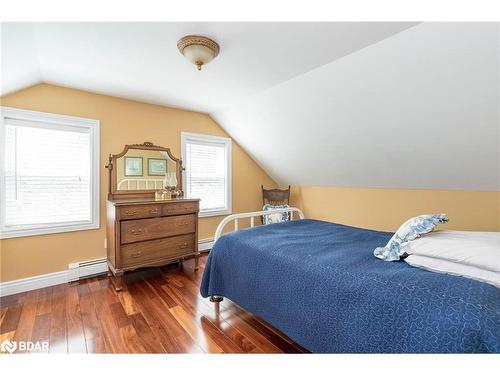 1897 10 Line N, Oro-Medonte, ON - Indoor Photo Showing Bedroom