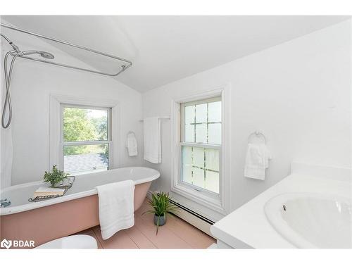 1897 10 Line N, Oro-Medonte, ON - Indoor Photo Showing Bathroom