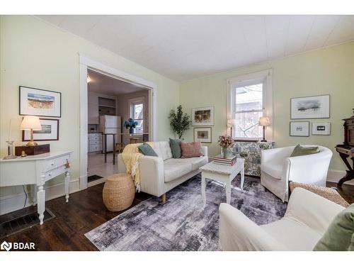 132 Jarvis Street, Orillia, ON - Indoor Photo Showing Living Room