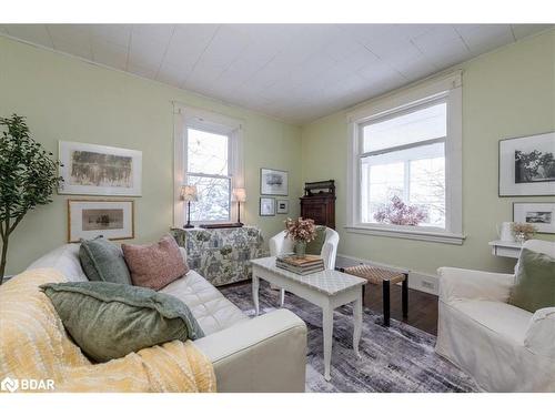 132 Jarvis Street, Orillia, ON - Indoor Photo Showing Living Room