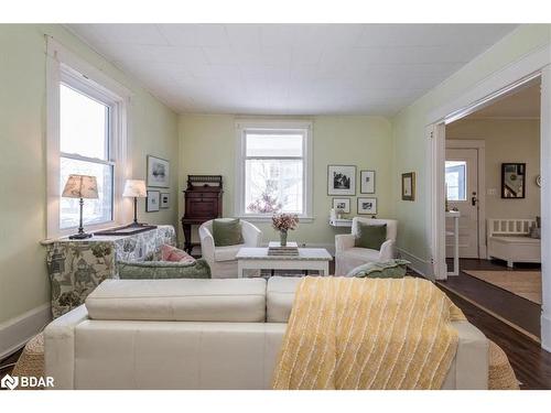 132 Jarvis Street, Orillia, ON - Indoor Photo Showing Living Room