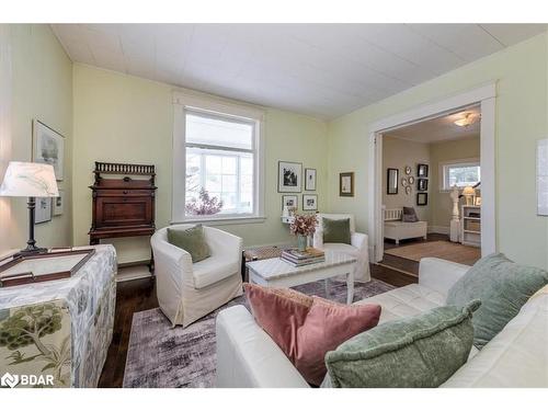 132 Jarvis Street, Orillia, ON - Indoor Photo Showing Living Room