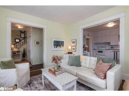 132 Jarvis Street, Orillia, ON - Indoor Photo Showing Living Room