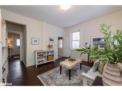 132 Jarvis Street, Orillia, ON - Indoor Photo Showing Living Room