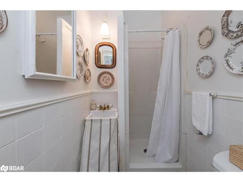 132 Jarvis Street, Orillia, ON - Indoor Photo Showing Bathroom