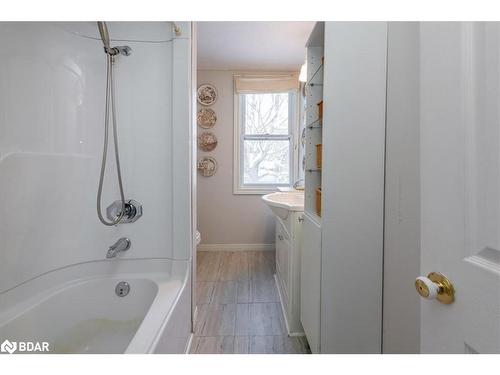 132 Jarvis Street, Orillia, ON - Indoor Photo Showing Bathroom