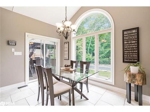 16 Boothby Crescent, Minesing, ON - Indoor Photo Showing Dining Room