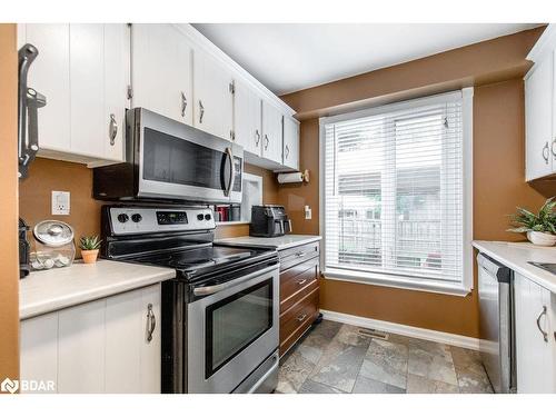 18 Christie Crescent, Barrie, ON - Indoor Photo Showing Kitchen