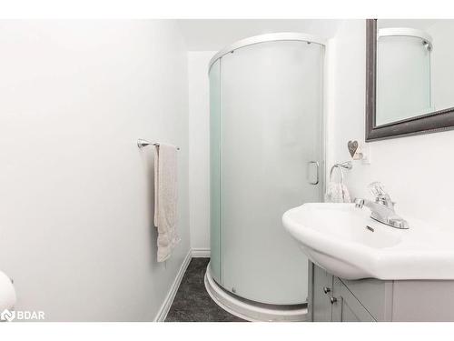 18 Christie Crescent, Barrie, ON - Indoor Photo Showing Bathroom