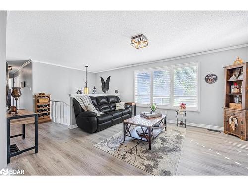 22 Patterson Place, Barrie, ON - Indoor Photo Showing Living Room