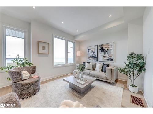 575 Port Darlington Road, Bowmanville, ON - Indoor Photo Showing Living Room