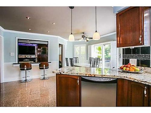 101 Ward Drive, Barrie, ON - Indoor Photo Showing Kitchen With Upgraded Kitchen