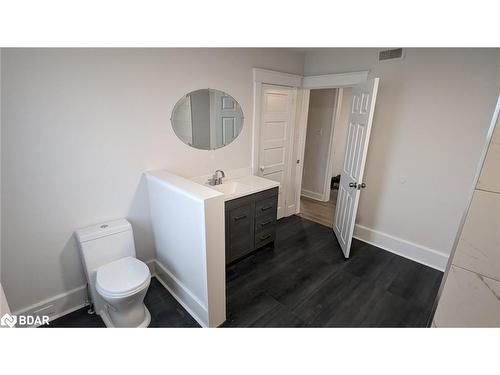 15 Frances Street N, Barrie, ON - Indoor Photo Showing Bathroom