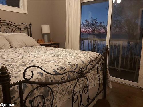 1605 Lakeshore Road, Selkirk, ON - Indoor Photo Showing Bedroom